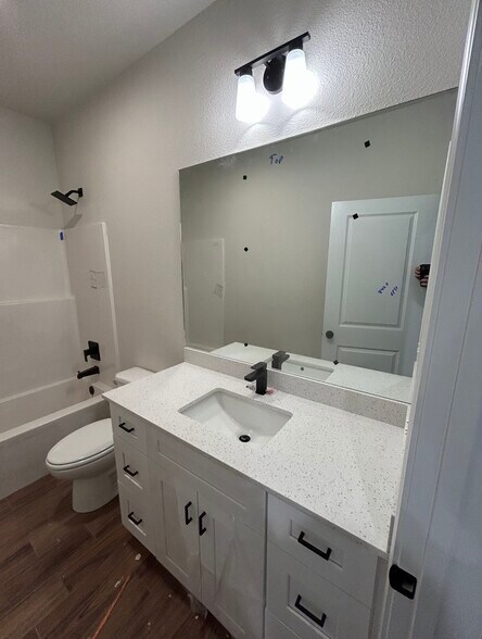 Building Photo - 8427 Harvard Dr