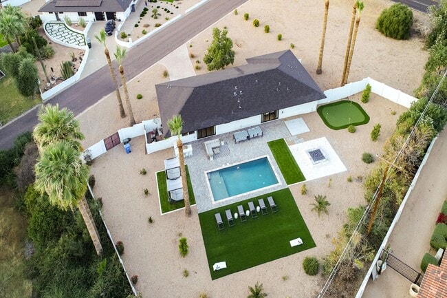 Building Photo - 4633 N 49th Pl