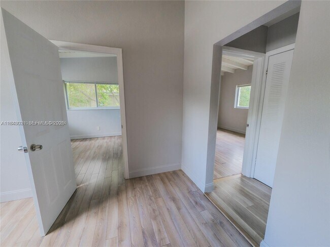 Building Photo - 535 NE 133rd St