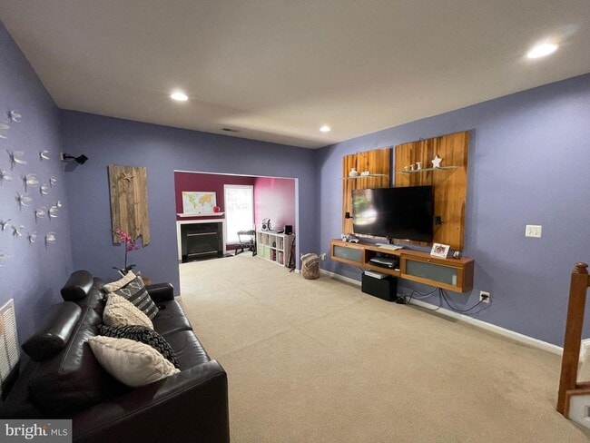 Building Photo - 22098 Avonworth Square