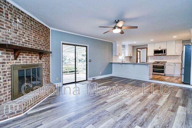 Building Photo - 403 Rosebud Ct