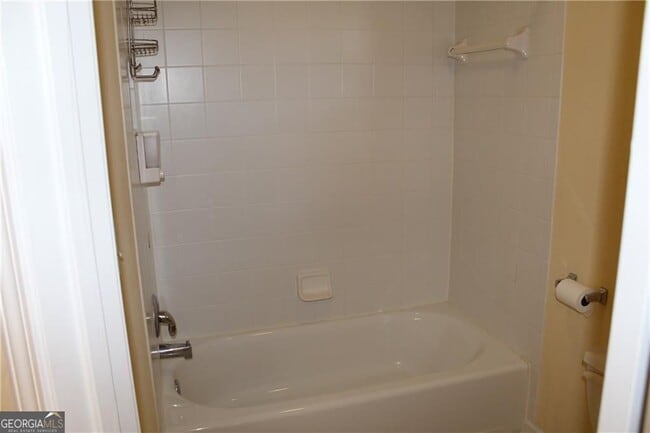 Building Photo - 2627 Hampton Park Dr