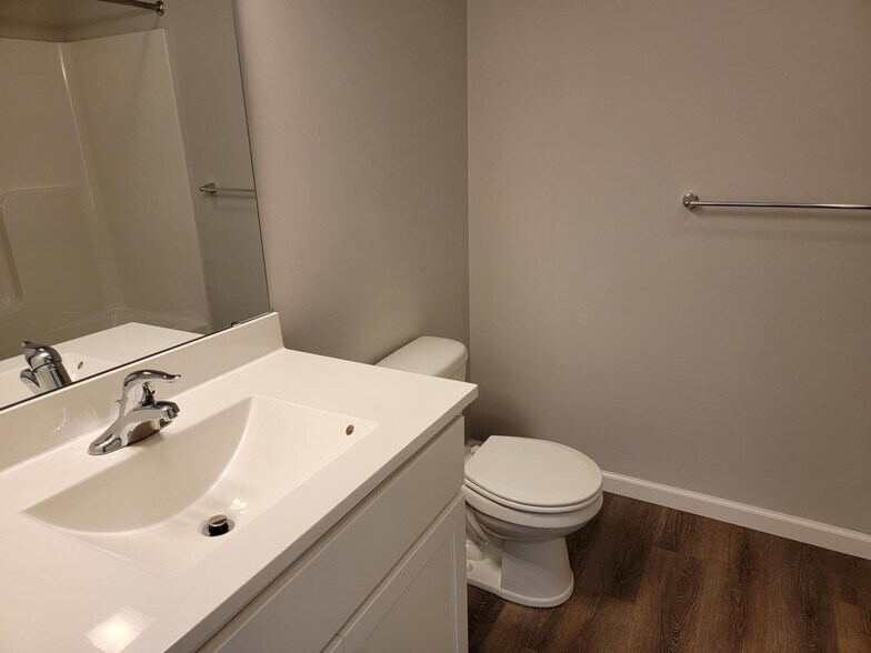 Building Photo - 3 Cobblestone Ct