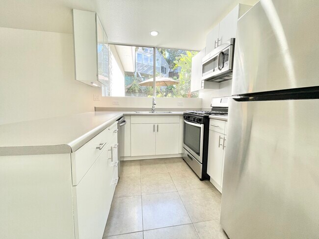 Building Photo - 2100 Griffith Park Blvd