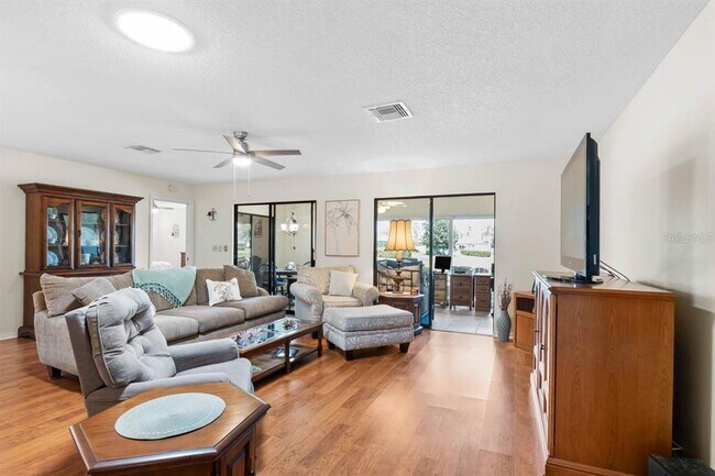 Building Photo - 1415 Langley Dr