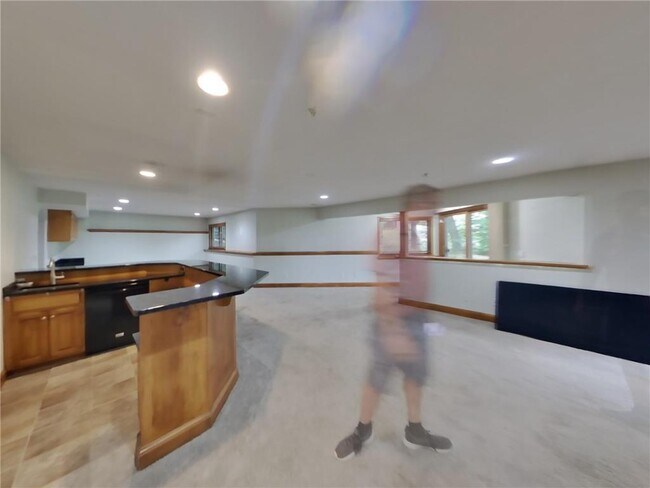 Building Photo - 8915 Umbria Pl N
