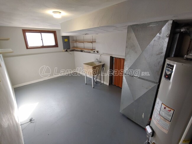 Building Photo - Split level home with updates in Amherst S...
