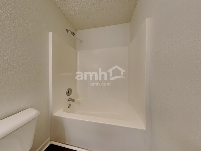 Building Photo - 19344 Fox Chase Dr