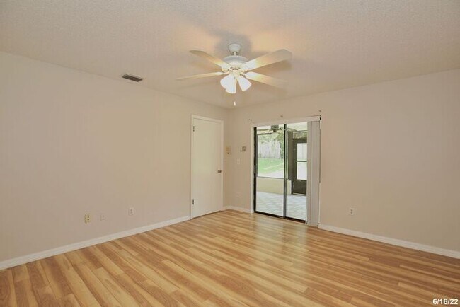 Building Photo - Cozy 3/2 Split Floorplan Home with a Spaci...