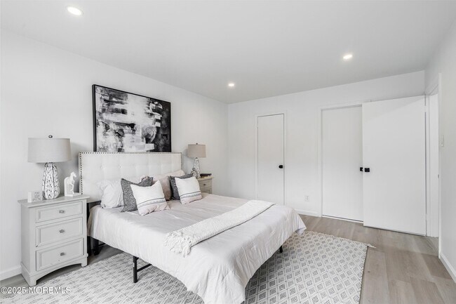 Building Photo - 944 Yellowbank Rd