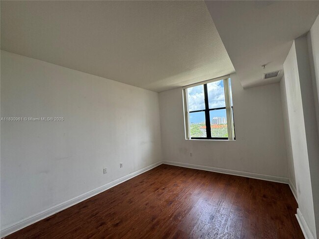 Building Photo - 888 Douglas Rd