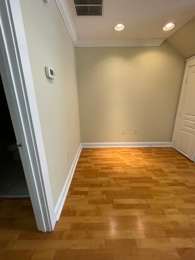 Building Photo - 07-204 Fattouh