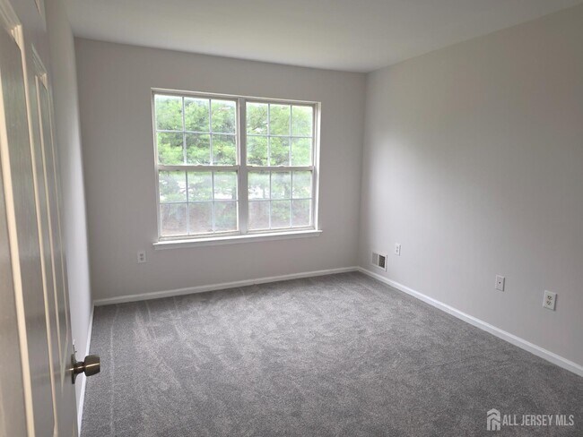 Building Photo - 12 Gallop Ln