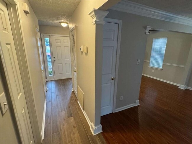 Building Photo - 3047 Regal Park Ct