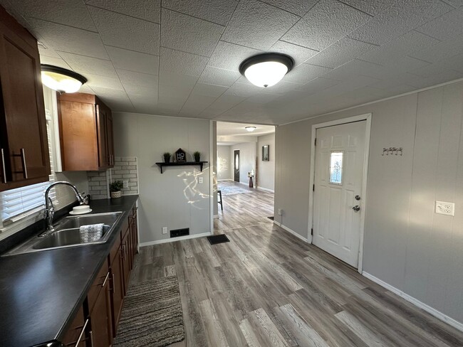 Building Photo - 2 bed, 2 bath home for rent in Waterloo, a...