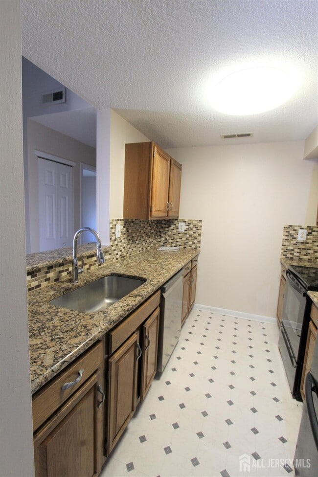 Building Photo - 2202 Aspen Dr