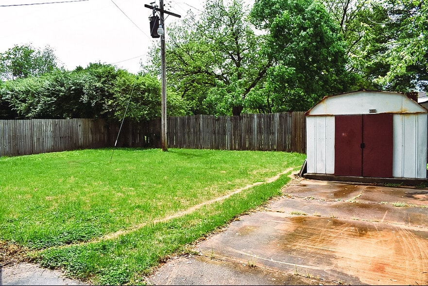 Building Photo - 3021 Wahl St