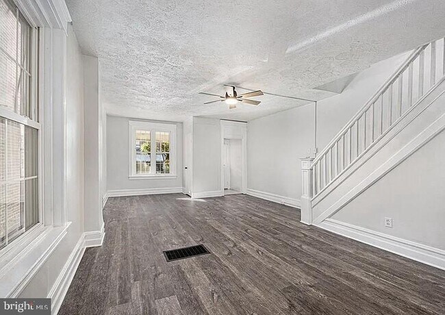 Building Photo - 851 South St