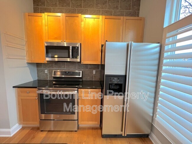 Building Photo - 738 Garden District Dr