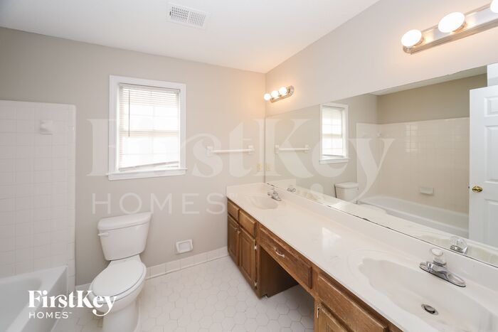 Building Photo - 5393 Lake Village Dr