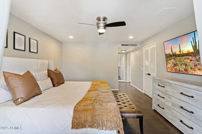 Building Photo - 7802 E MacKenzie Dr