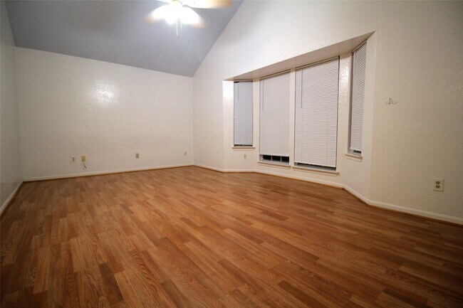 Building Photo - 15614 Barbarossa Dr