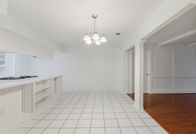 Building Photo - 2115 Oak Shores Dr