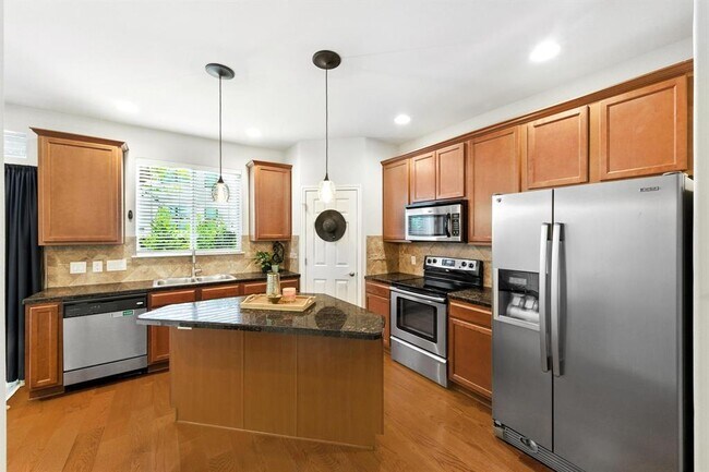 Building Photo - 512 Eberhart Ln
