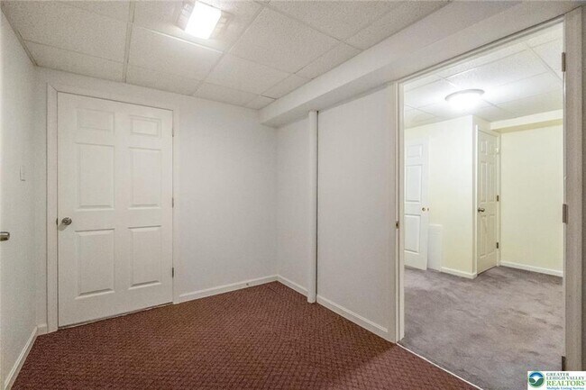 Building Photo - 537 Kemmerer Ln