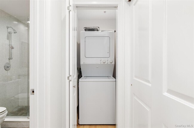 Building Photo - 260 Dune Rd