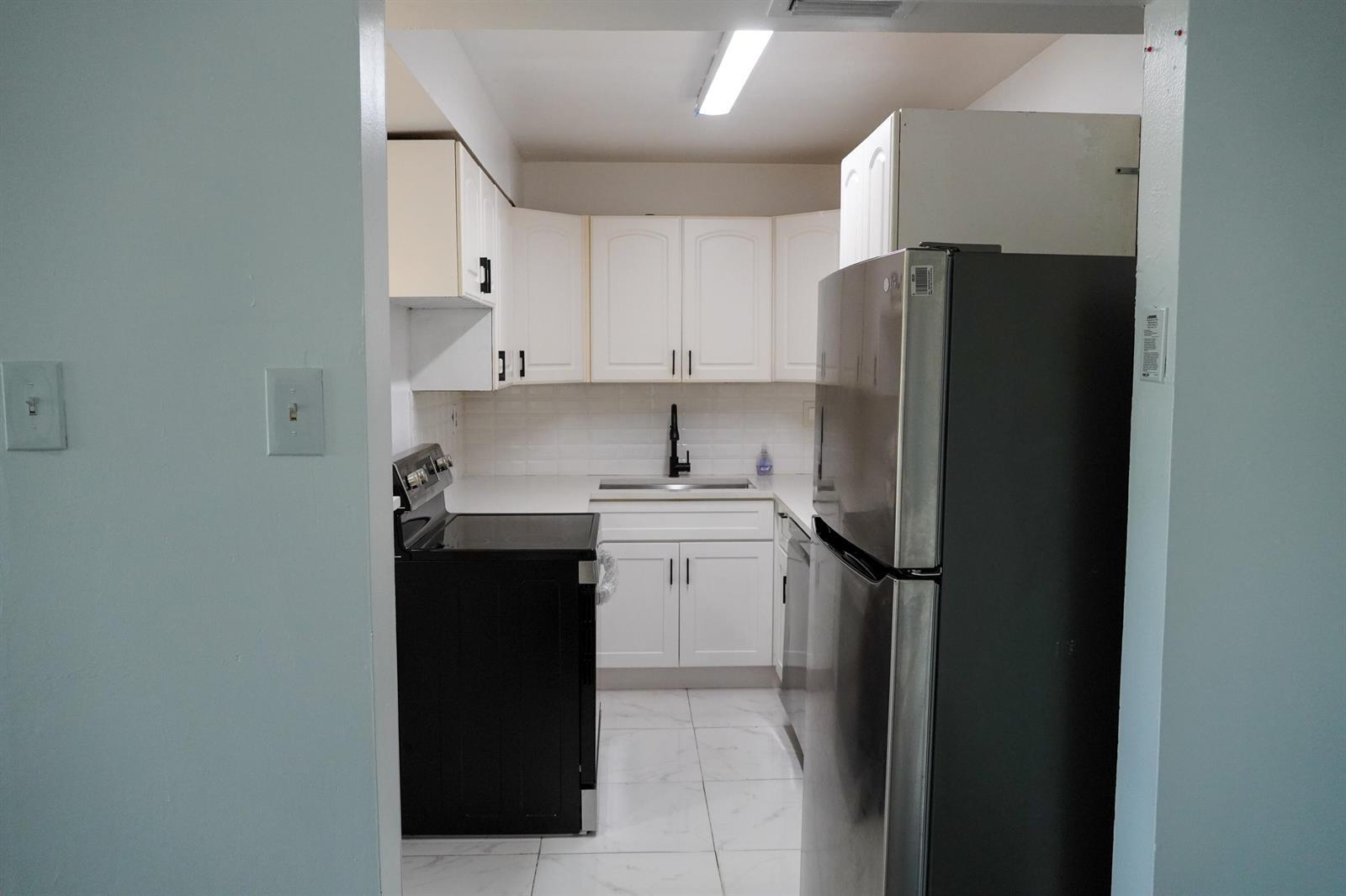 Building Photo - 3720 N Pine Island Rd