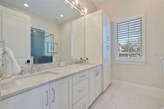 Building Photo - 294 Bayview Dr NE