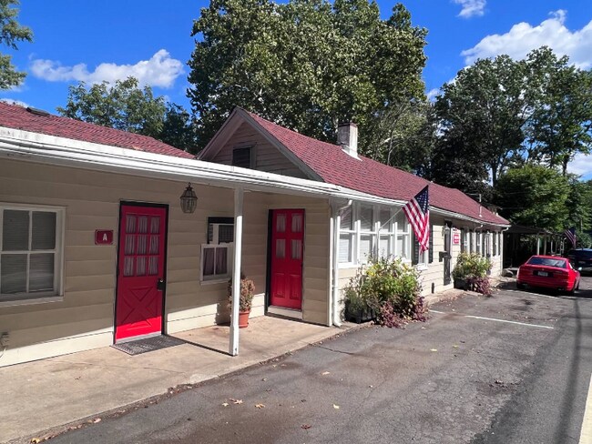 Building Photo - 4867 River Rd