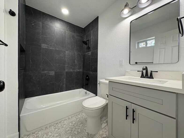 Building Photo - 1207 2nd Ave N