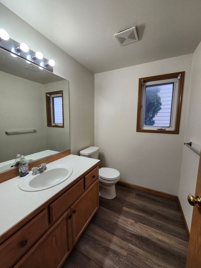 Building Photo - Brand New Updates! 4-Bedroom, 2.5-Bath plus Home Office in Horn Rapids!