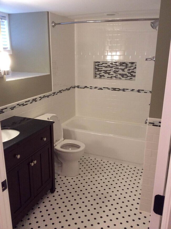 Building Photo - Beautifully Remodeled 1 Bedroom / 1 Bath Unit in the Heart of Old Town Fort Collins! Water/Sewer ...