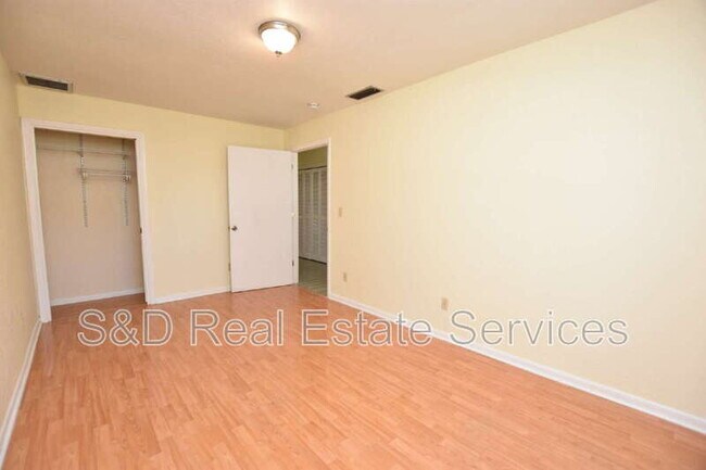 Building Photo - 1715 High Point Dr