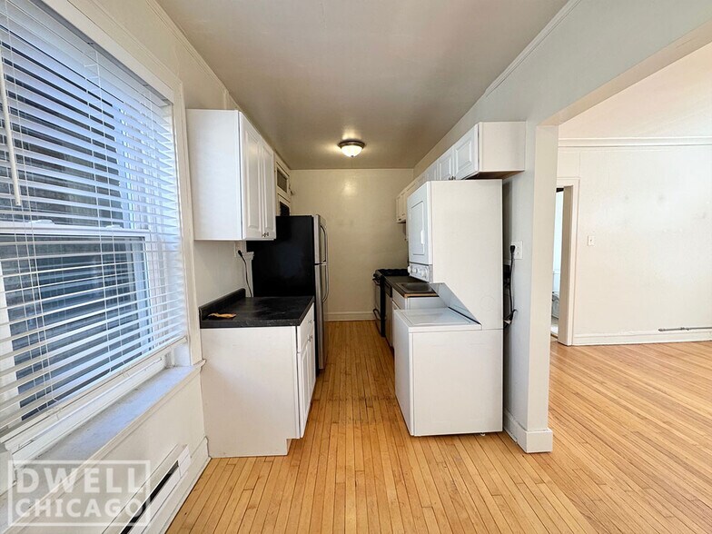 Building Photo - 4208 N Clark St