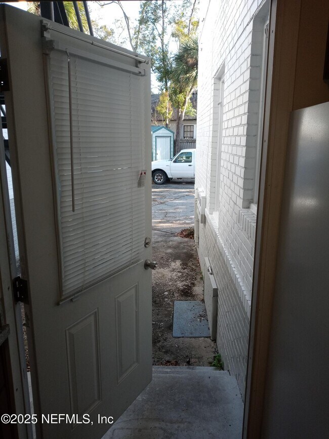 Building Photo - 1641 Larue Ave