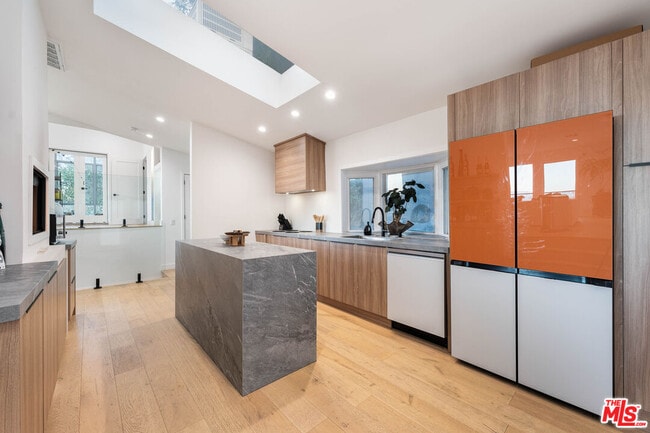 Building Photo - 3541 Multiview Dr