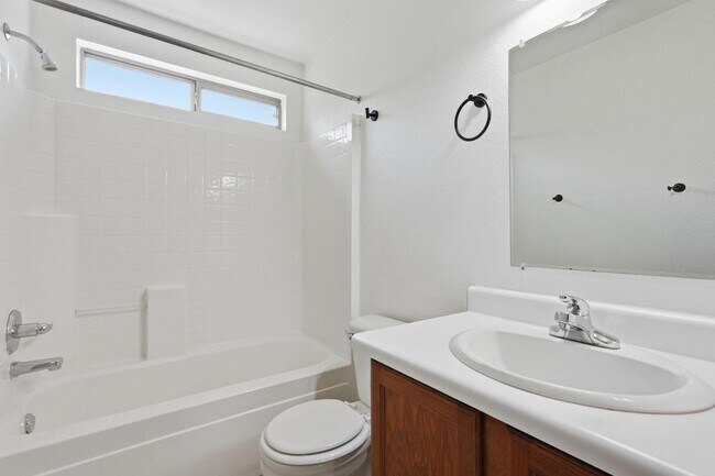 Building Photo - 15033 W Ventura St