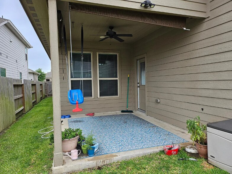 Building Photo - 7811 Tindarey Maple Trace