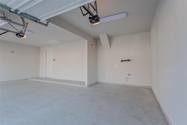Building Photo - 2204 Bell Mare Vw