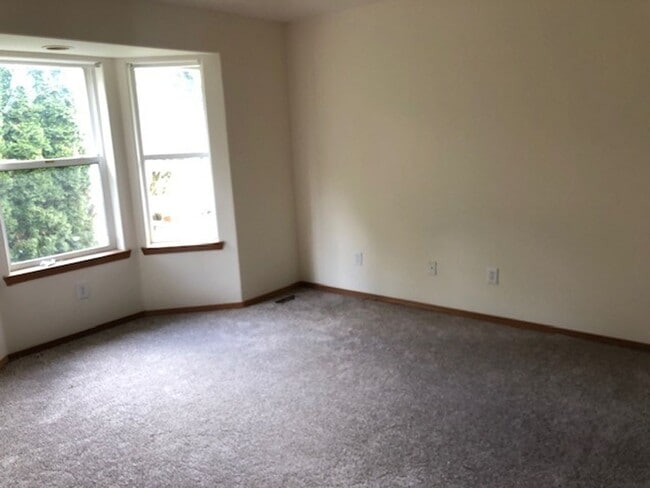 Building Photo - 3 bedroom 2 bath duplex in Lake Stevens!