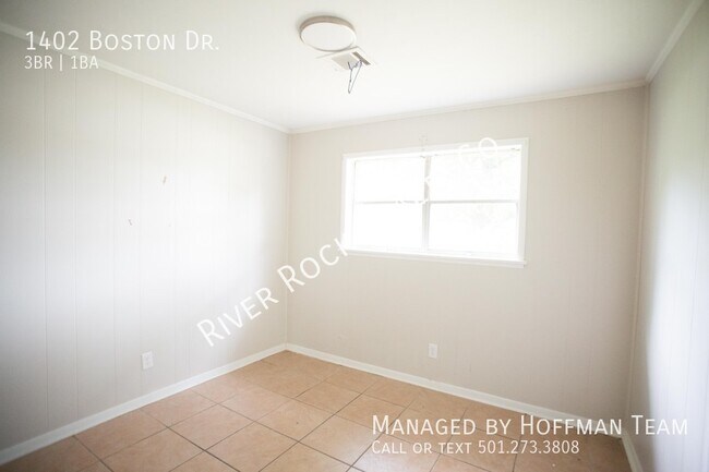 Building Photo - 1402 Boston Dr