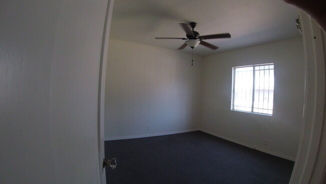 Building Photo - 1132 N Mariposa Ave
