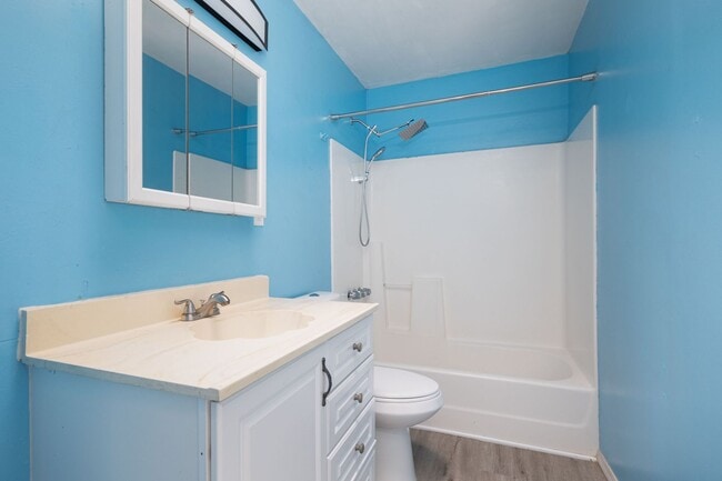 Building Photo - Beautiful Detached 1 Bedroom Home in Lakeside!