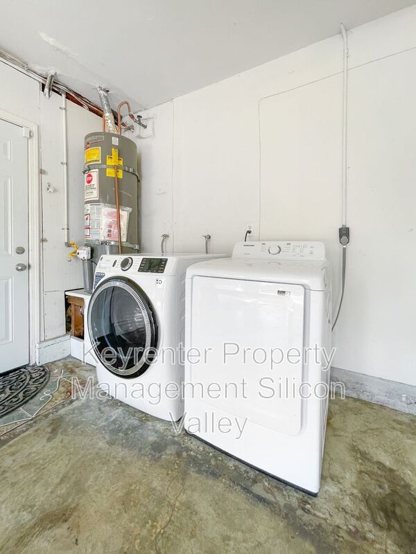 Building Photo - 1718 Vista Glen Dr