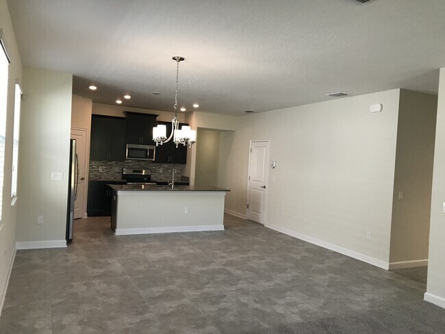 Building Photo - NEWER 3/2 Plus Den Home at The Oaks in Mos...