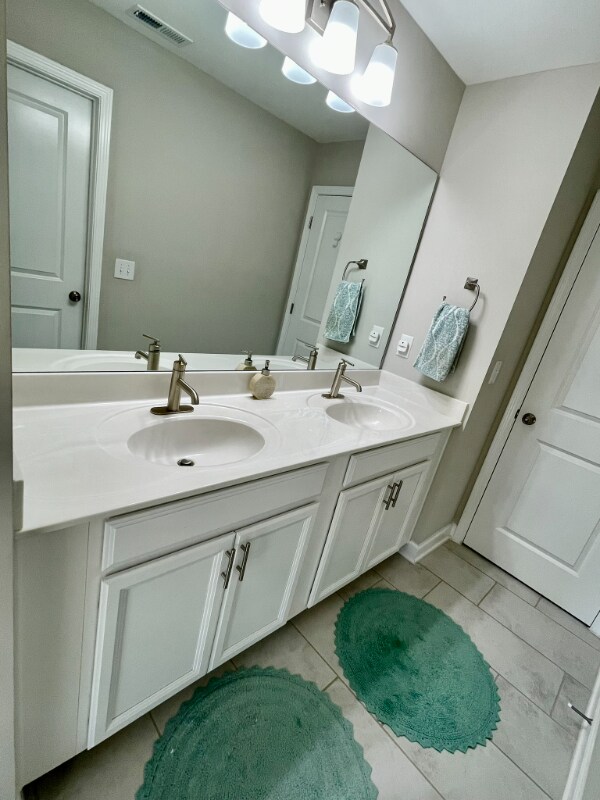 Building Photo - 6060 Ashborough Park